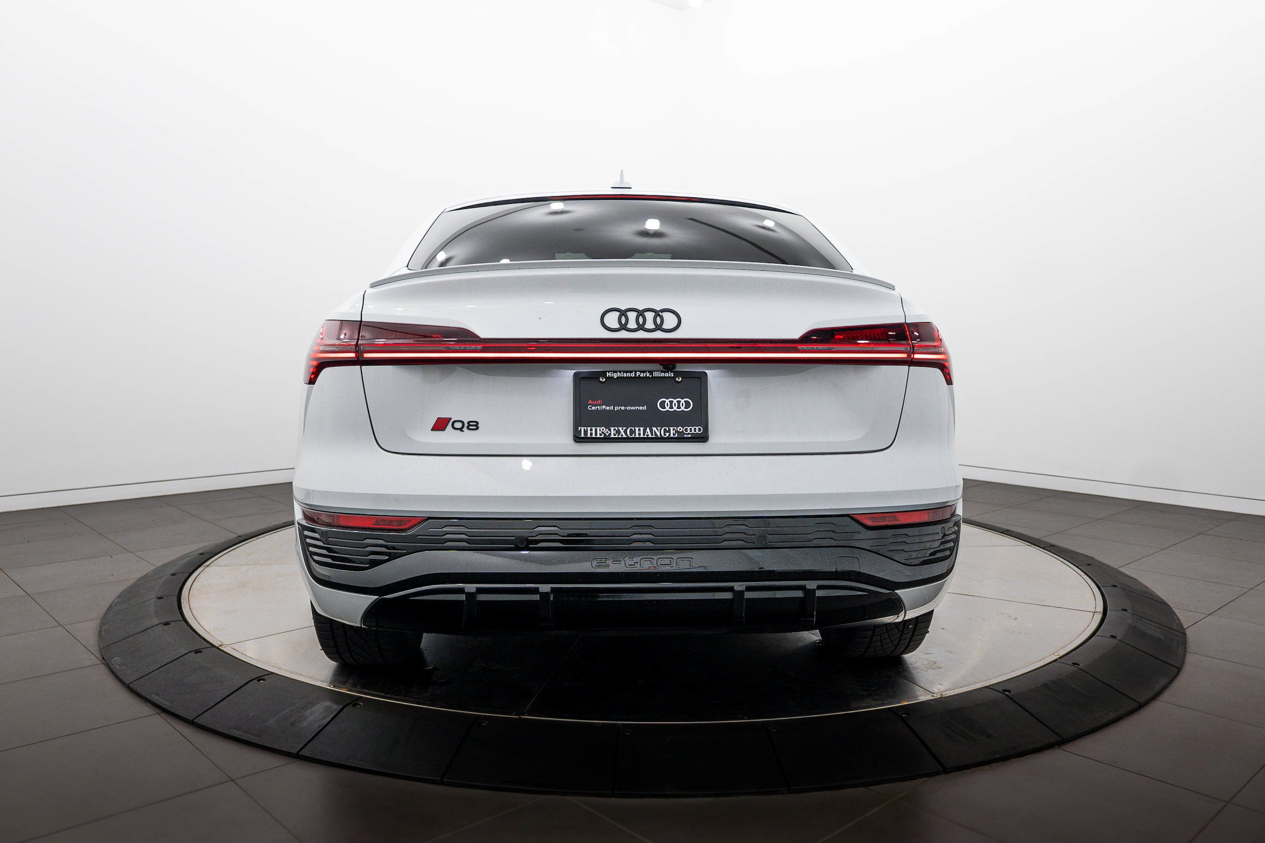 Used 2024 Audi Q8 e-tron Prestige w/ Prestige Package AWD/4WD image 22