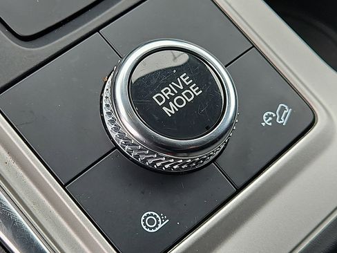 Certified 2022 Ford Explorer XLT w/ Equipment Group 202A image 25