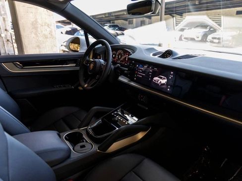 New 2025 Porsche Cayenne S image 91