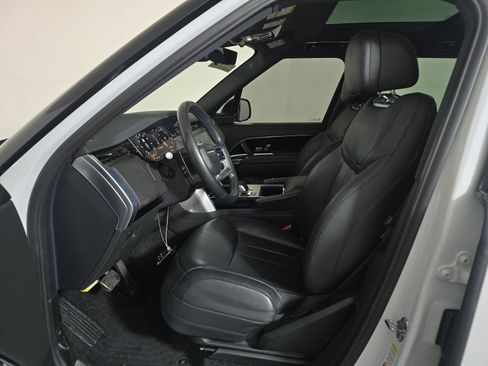Used 2024 Land Rover Range Rover SE image 7
