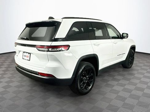 Used 2024 Jeep Grand Cherokee Altitude AWD/4WD image 11