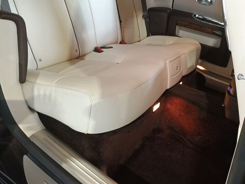 Used 2013 Rolls-Royce Ghost RWD image 39