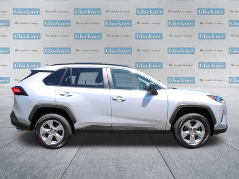 Used 2022 Toyota RAV4 LE AWD/4WD image 4