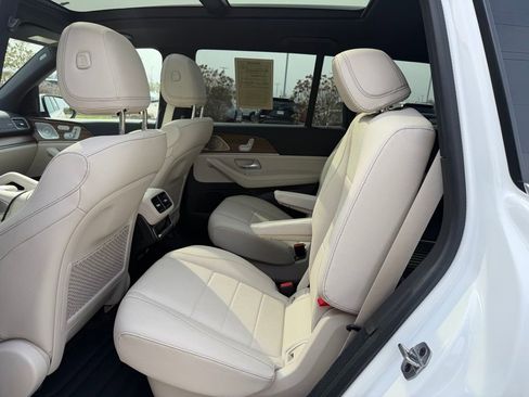 Used 2025 Mercedes-Benz GLS 450 4MATIC image 10