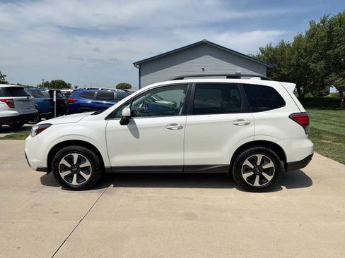 Used 2018 Subaru Forester 2.5i Premium w/ All-Weather Package AWD/4WD image 3