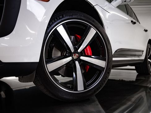 Certified 2024 Porsche Macan S AWD/4WD image 11