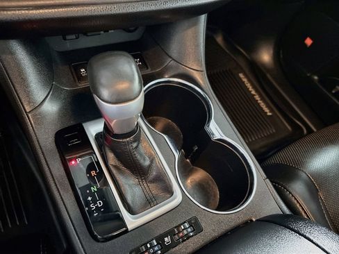 Used 2019 Toyota Highlander Limited AWD/4WD image 18