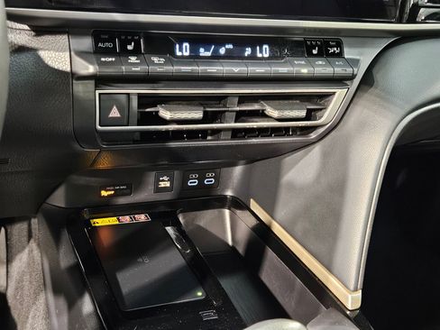 Used 2025 Toyota Camry XSE FWD image 32
