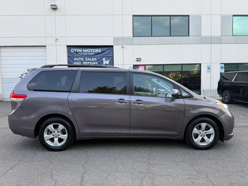 Used 2012 Toyota Sienna LE FWD image 3