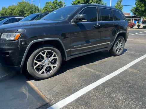 Used 2019 Jeep Grand Cherokee Limited AWD/4WD image 5