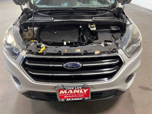 Used 2018 Ford Escape SE w/ SE Sport Appearance Package image 9