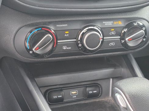 Used 2025 Kia Soul LX w/ LX Technology Package FWD image 24