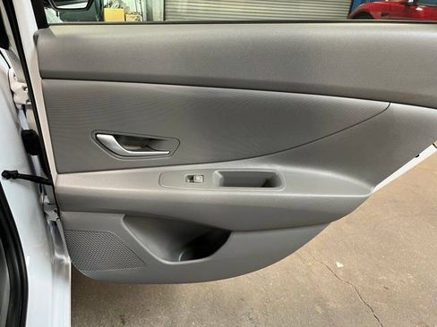 Used 2024 Hyundai Elantra SEL FWD image 13