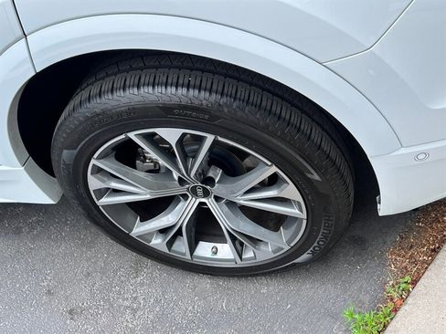 Used 2022 Audi Q8 Premium AWD/4WD image 13