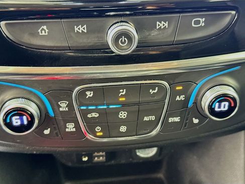 Used 2020 Chevrolet Traverse RS FWD image 19