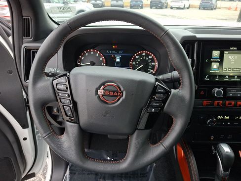 Used 2025 Nissan Frontier PRO-4X image 19
