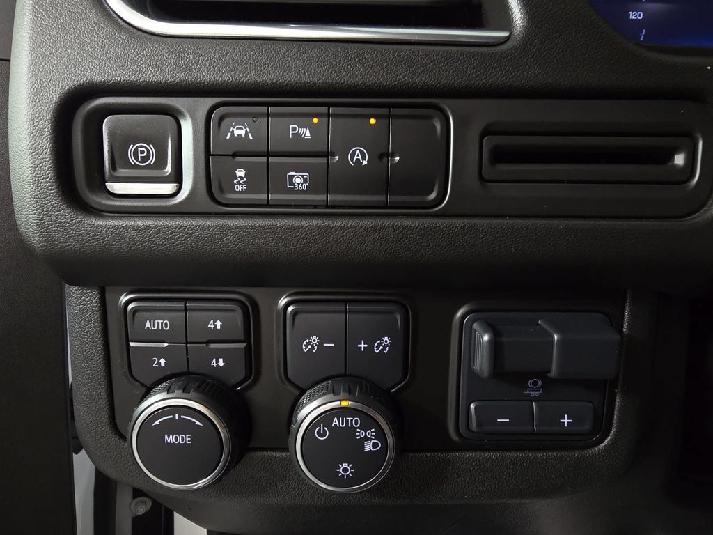 Used 2023 Chevrolet Suburban RST w/ Luxury Package AWD/4WD image 22