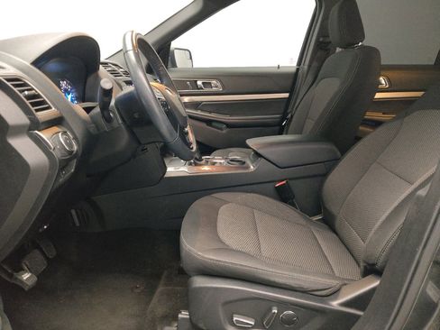Used 2018 Ford Explorer XLT image 17