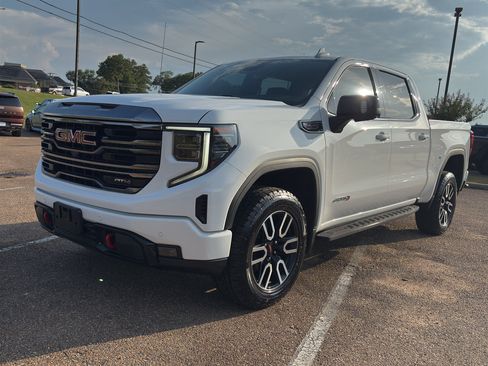 Used 2022 GMC Sierra 1500 AT4 w/ AT4 Premium Package AWD/4WD image 6