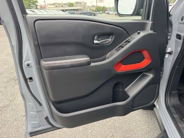 Used 2025 Nissan Frontier PRO-4X AWD/4WD image 12