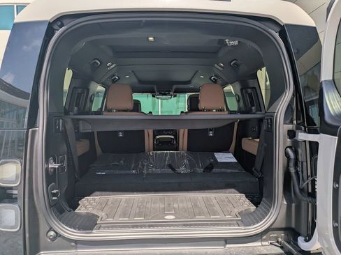 New 2026 Land Rover Defender 130 X-Dynamic SE AWD/4WD image 14