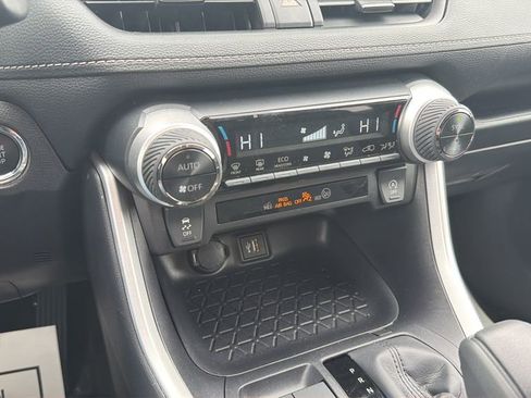 Used 2025 Toyota RAV4 XLE image 31