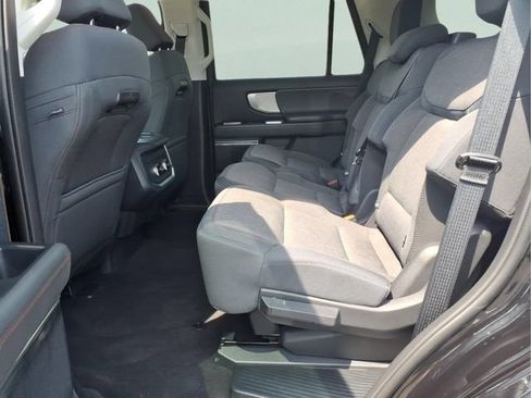 Used 2025 Ford Expedition Active AWD/4WD image 20