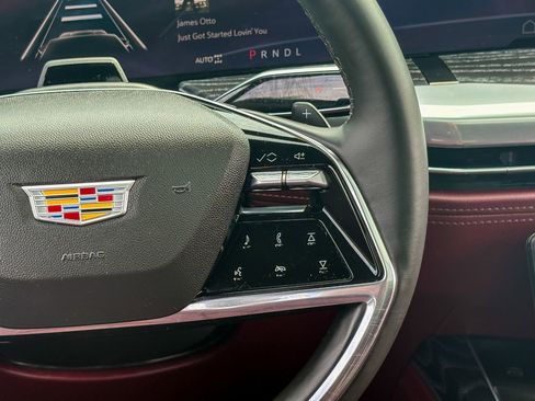 Used 2025 Cadillac Escalade Premium Luxury AWD/4WD image 39