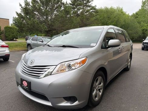 Used 2016 Toyota Sienna LE FWD image 1