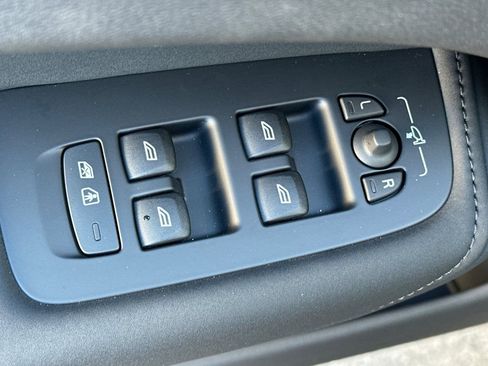 New 2026 Volvo XC60 B5 Core AWD/4WD image 15