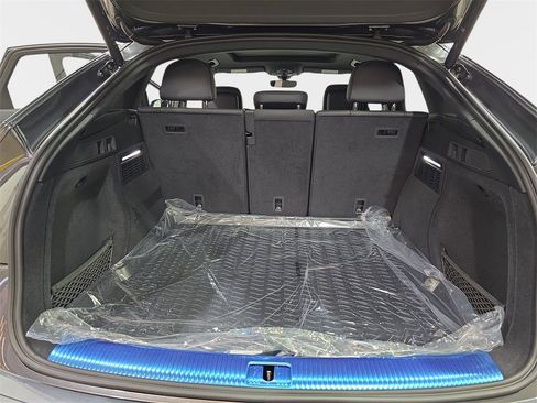 New 2025 Audi SQ5 Prestige image 12