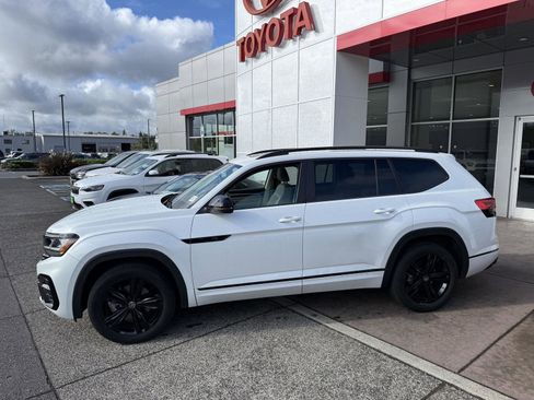 Used 2023 Volkswagen Atlas SEL R-Line AWD/4WD image 3