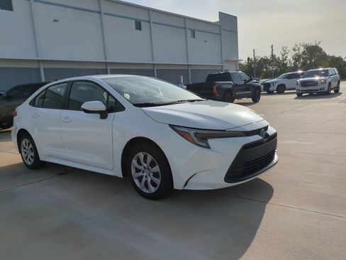 Used 2024 Toyota Corolla LE FWD image 3