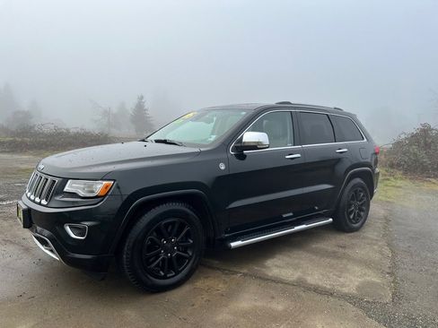 Used 2015 Jeep Grand Cherokee Overland w/ Advanced Technology Group image 2