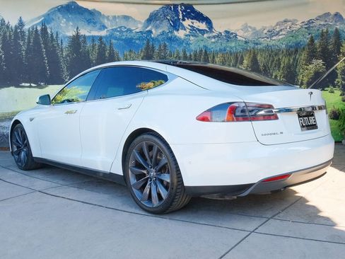 Used 2015 Tesla Model S 70 RWD image 4