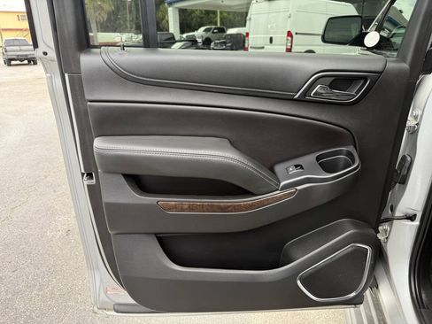 Used 2018 Chevrolet Suburban LT w/ Luxury Package AWD/4WD image 9