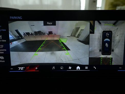 Used 2025 BMW X7 M60i image 23