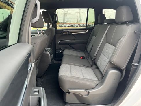 Used 2025 GMC Acadia Elevation image 30