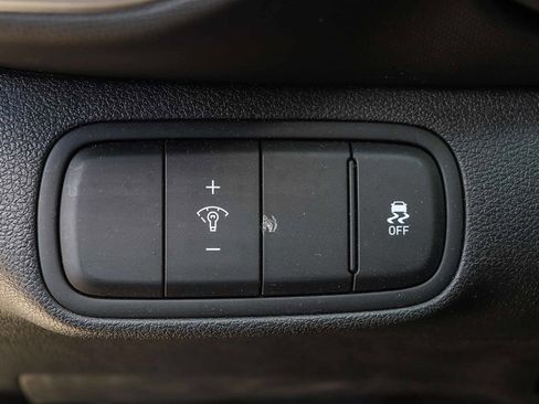 Used 2024 Hyundai Venue SEL image 24