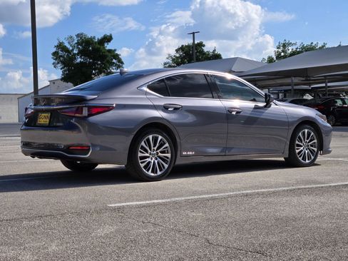Used 2020 Lexus ES 300h w/ Premium Package FWD image 4