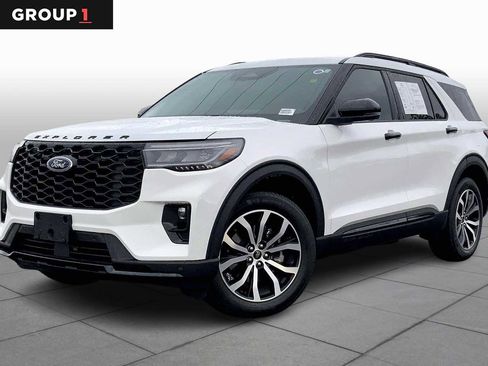 Used 2025 Ford Explorer ST-Line image 1