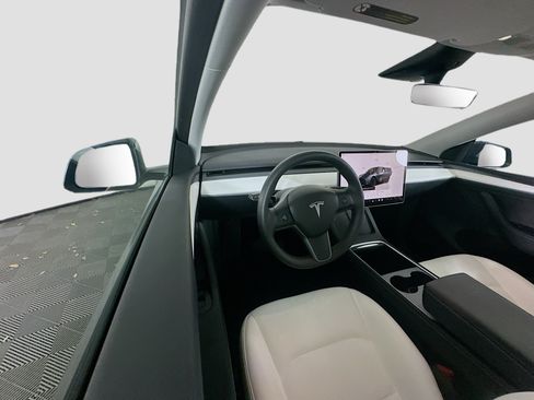 Used 2023 Tesla Model Y AWD image 17