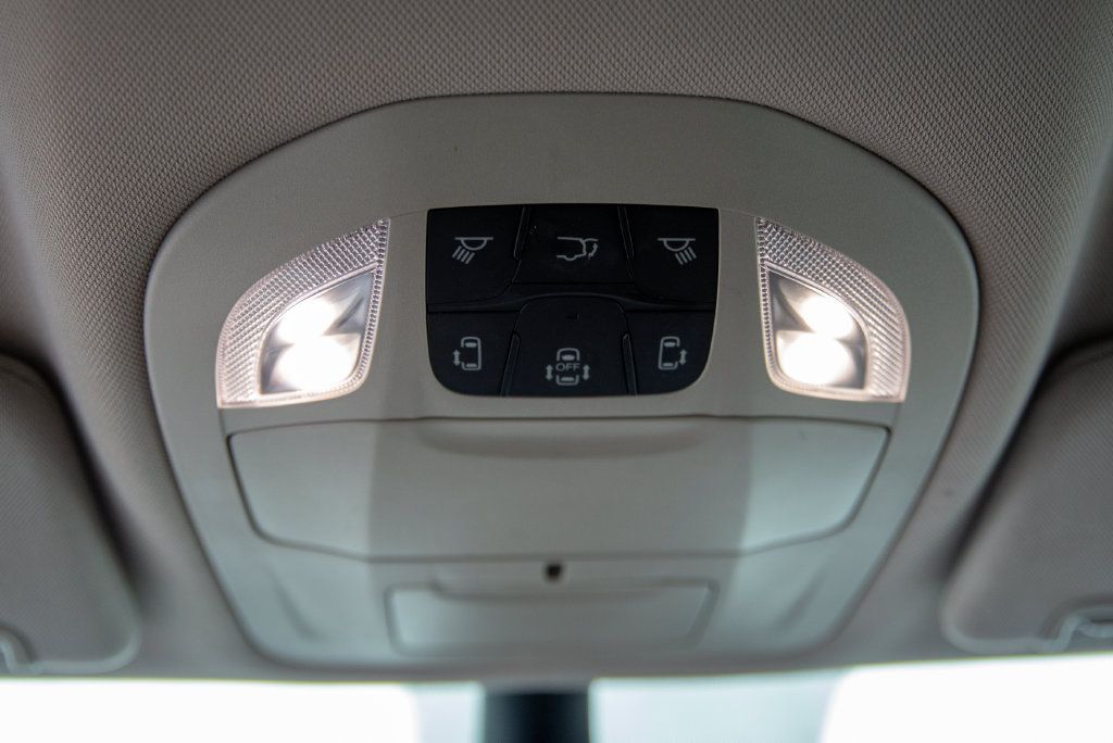 Used 2023 Chrysler Voyager LX FWD image 20