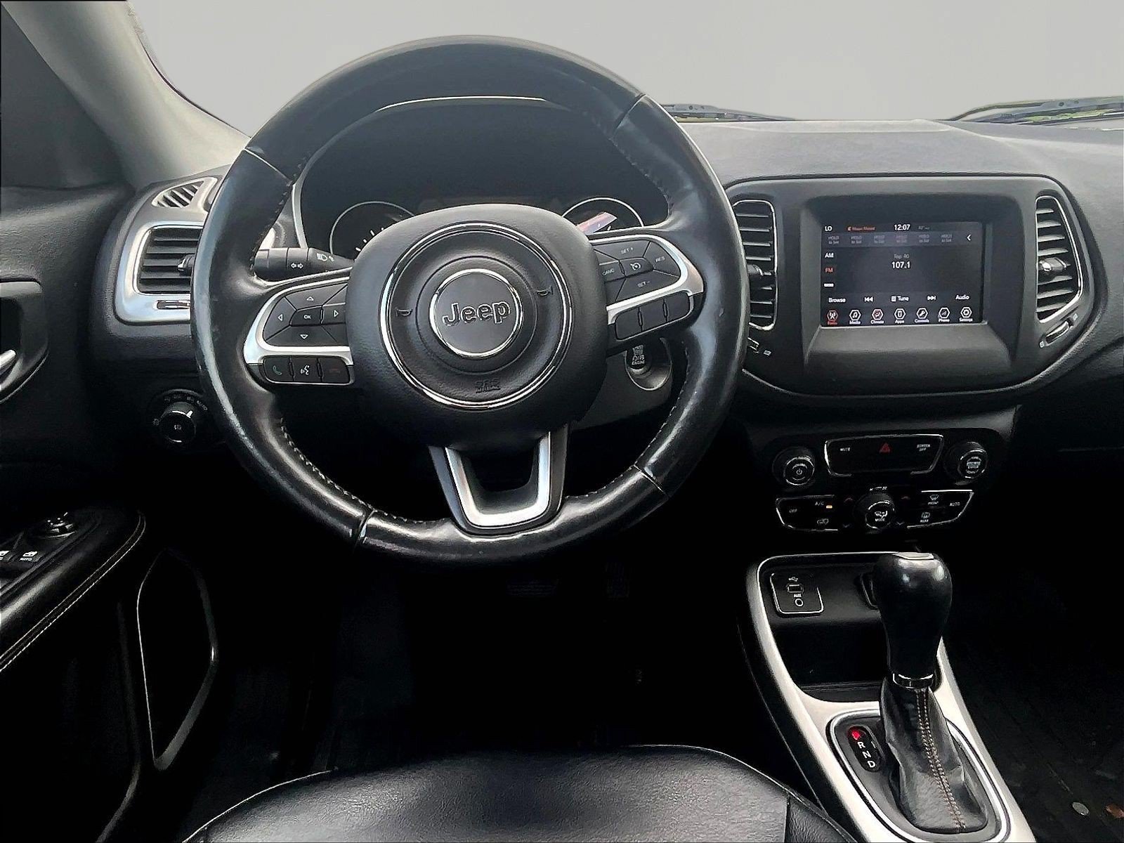 Used 2017 Jeep Compass Latitude w/ Popular Equipment Group FWD image 8