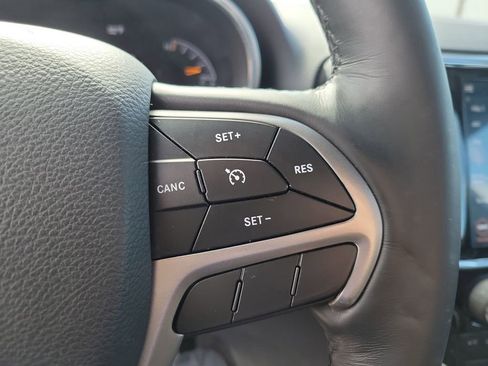 Used 2022 Jeep Grand Cherokee Laredo X image 24