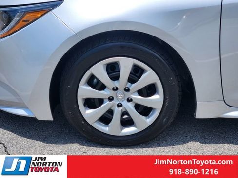 Used 2025 Toyota Corolla LE FWD image 12