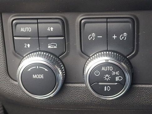 Used 2024 GMC Yukon XL SLT AWD/4WD image 23