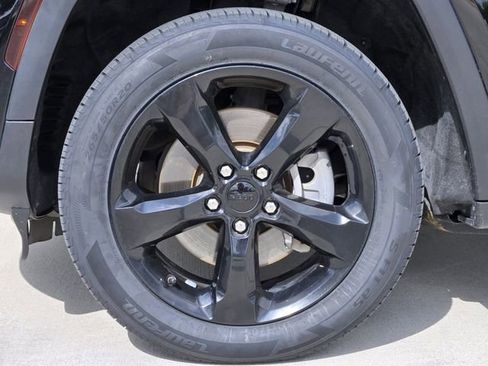 Certified 2023 Jeep Grand Cherokee L Limited w/ Black Appearance Package image 12