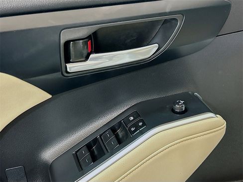 Used 2023 Toyota Highlander XLE image 15