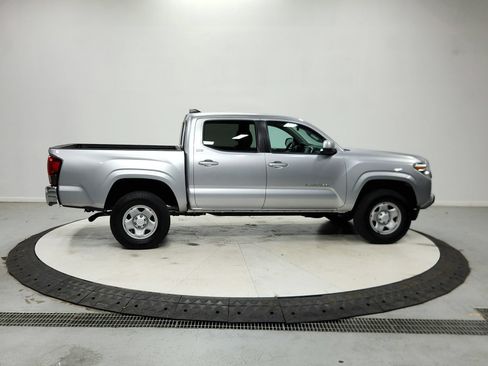 Used 2022 Toyota Tacoma SR5 RWD image 9